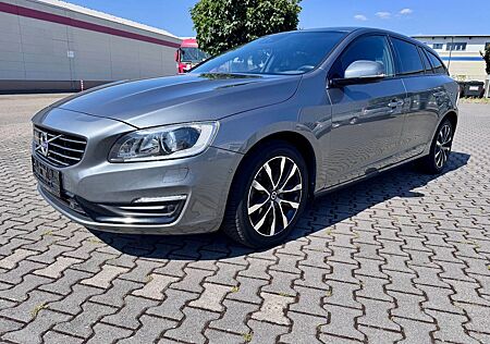 Volvo V60 D2 Linje Svart - LEDER+NAVI+XENON+RADAR+BLIS