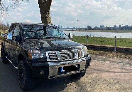 Nissan Titan