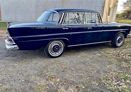 Mercedes-Benz 230 S - "große Heckflosse" Classic Data 2+