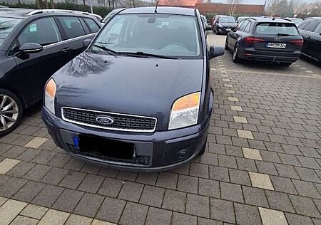 Ford Fusion 1,6 16V + +