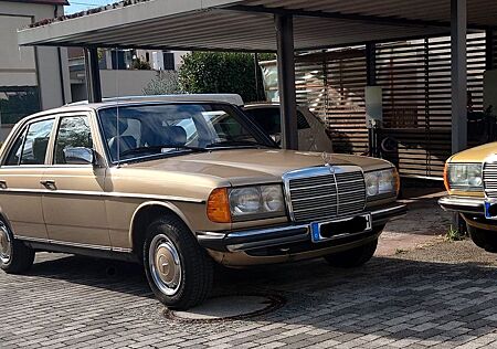 Mercedes-Benz 240