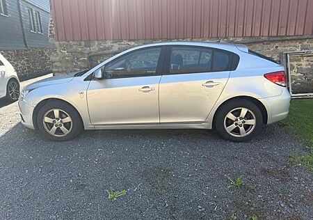 Chevrolet Cruze 1.6 Benziner -1.Hand