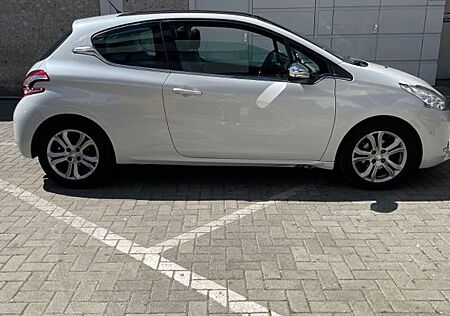 Peugeot 208 1.6 Allure 120 VTi Allure