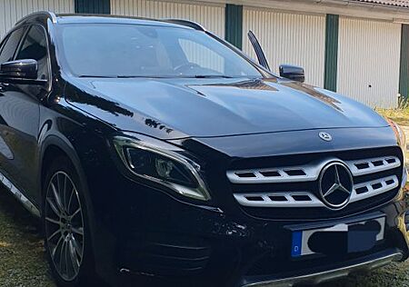 Mercedes-Benz GLA 250 4MATIC DCT -