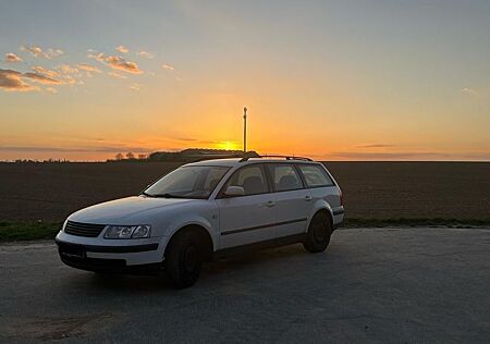 VW Passat Variant Volkswagen 1.9 TDI Basis