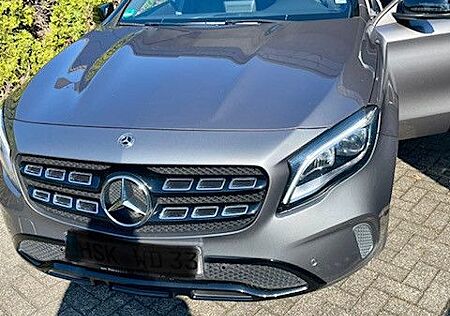 Mercedes-Benz GLA 220 d DCT -