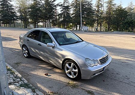 Mercedes-Benz C 200 KOMPRESSOR /SERVICE/TÜV/BREMSEN NEU