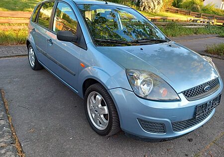Ford Fiesta 1,3 69 Ps. 5-Türig. Klima. Tüv 05/2027-