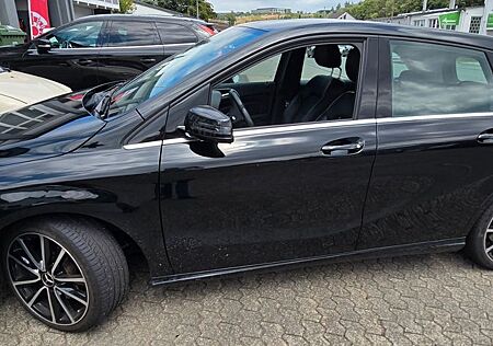 Mercedes-Benz B 180 -