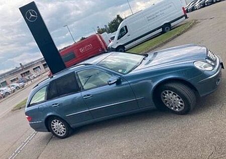 Mercedes-Benz 220
