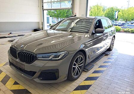 BMW 530e Touring M Sportpaket HEAD/PANO/HK/AHK/LASER