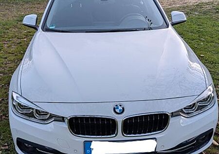 BMW 320i Touring Sport Line NAVI/LED/SHZ/ALARM