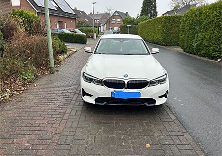 BMW 330e Sport Line Automatik Sport Line