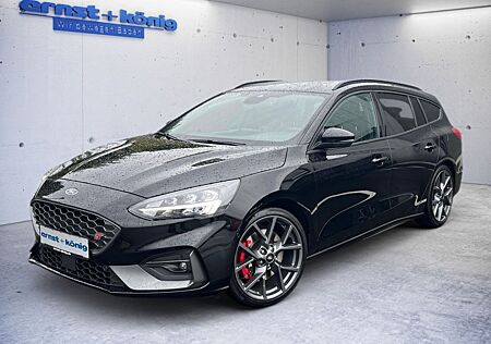 Ford Focus Turnier 2.3 EcoBoost ST mit Styling-Paket