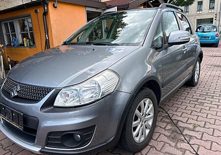 Suzuki SX4 2.0 4WD Style; Navi , Display. 8X Alufelgen