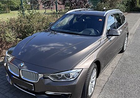BMW 330d xDrive Touring Luxury Line Automat. Lux...
