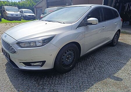 Ford Focus Turnier Titanium/Aut/Scheckheft/1.Hand