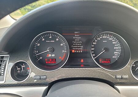 Audi S8 5.2 tiptronic quattro -