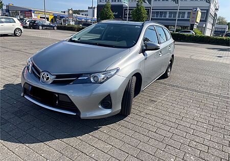 Toyota Auris Touring Sports Touring Sports 1,33-l-D...