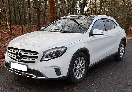 Mercedes-Benz GLA 250 4MATIC DCT -