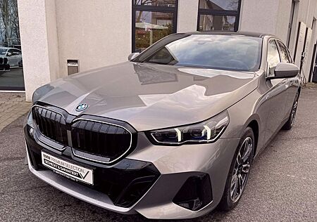 BMW i5 eDrive40 - M Sport PANO*HUD*360°