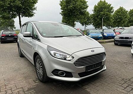 Ford S-Max Titanium