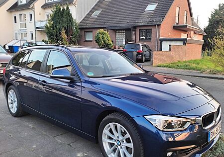 BMW 330i Touring Advantage Advantage