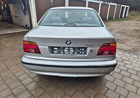 BMW 523i