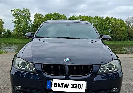 BMW 320i TOP ZUSTAND , VOLL AUSSTATTUNG !!!