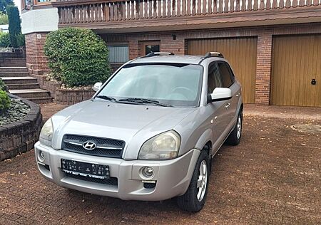 Hyundai Tucson 2.7 V6 176 PS 4WD Autom. SHZ-AHK-TÜV3/26
