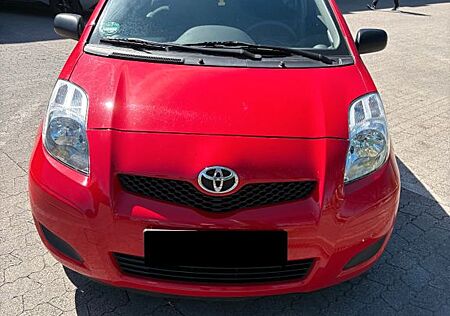 Toyota Yaris 1,0 l - 8 fach bereift - TÜV 11/26