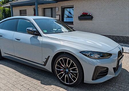 BMW i4 M50 SpPakPro+Laser+AHK+SpSitze+360°+DrivProf