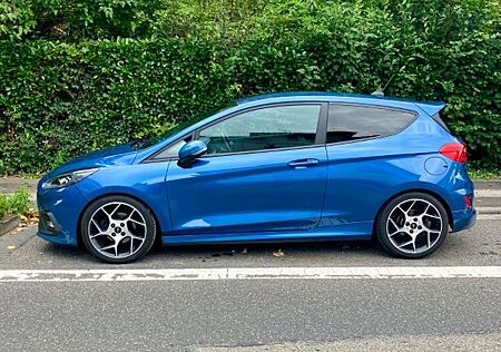Ford Fiesta ST mit Styling-Paket inkl. Winterreifen