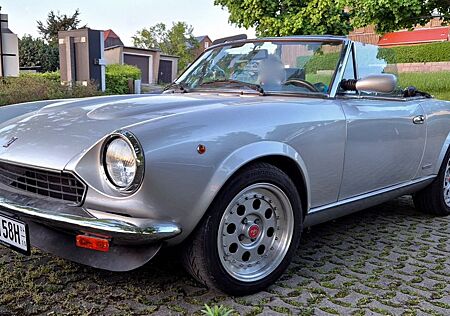 Fiat 124 Spider