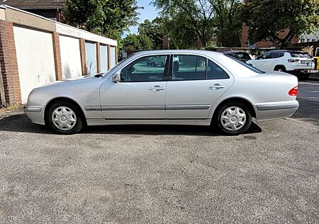 Mercedes-Benz 240 Elegance - zuverlässiges Rentnerfahrzeug