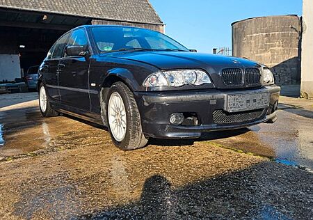 BMW 320i -