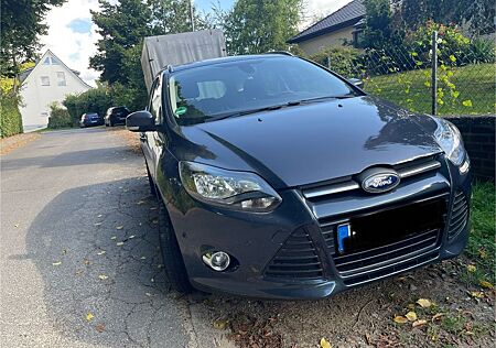 Ford Focus 2,0TDCi 103kW PowerSh. Champions Editi...