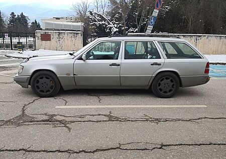 Mercedes-Benz E 320 E 320T