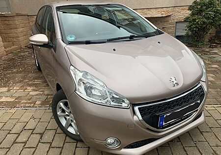 Peugeot 208 1.2 Active 82 VTi Active, Zahnriemen Neu