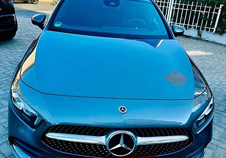 Mercedes-Benz A 180 DCT -