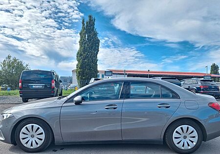 Mercedes-Benz A 180 A 180d*Limo*Navi*SHZ*Cam-PDC*DAB