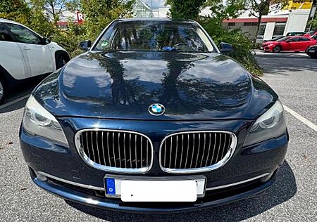 BMW 750Li -
