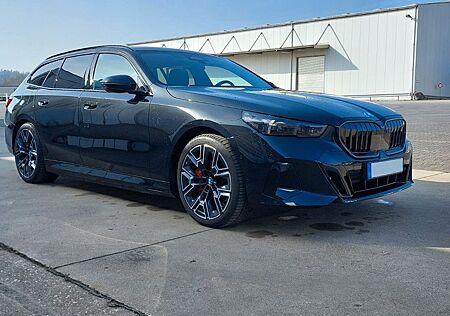 BMW i5 Touring eDrive40 Werksgarantie B&W AHK M