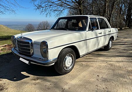 Mercedes-Benz 200 /8 W115