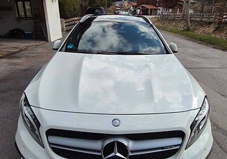 Mercedes-Benz GLA 45 AMG 4MATIC DCT AMG