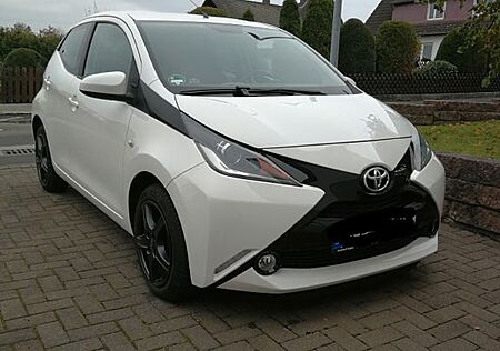 Toyota Aygo (X) Aygo (X) 1,0-l-VVT-i x-play touch x-play touch