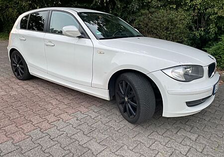 BMW 116i - e87 - Navi, Anhängerkuppl., Parkhilfe