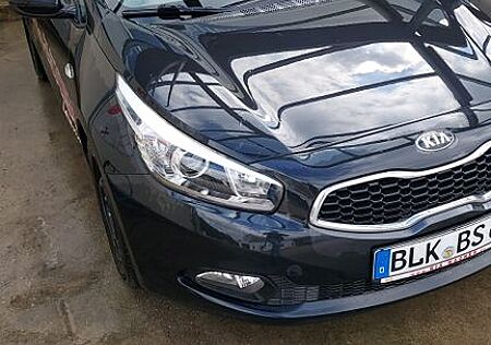 Kia Cee'd Ceed 1.4 Benzin 99PS unfallfrei zuverlässig