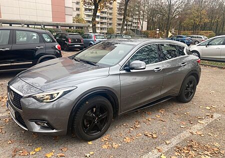 Infiniti Q30 1.6t FWD -