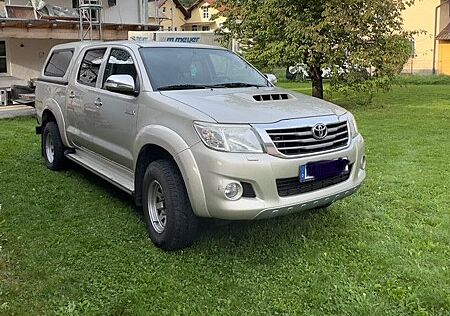 Toyota Hilux Double Cab inkl. 10 Monate Garantie